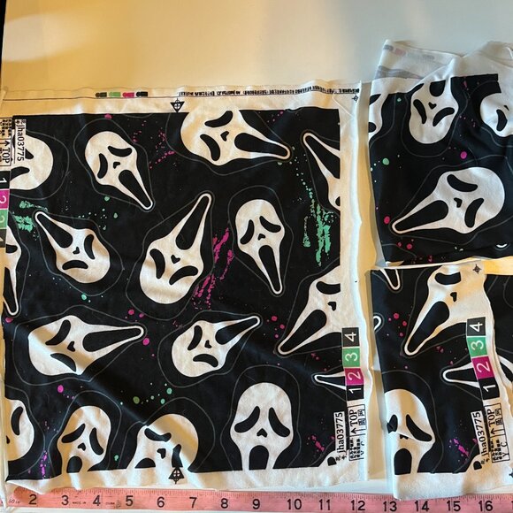 26 pc horror Movie scrap fabric bundle with elastics - Picture 8 of 9